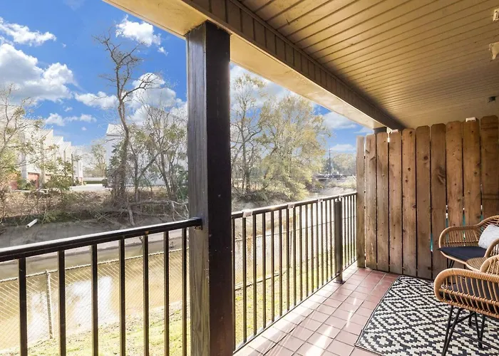 Cozy 1br W/balcony - Near Ul & Ochsner *
