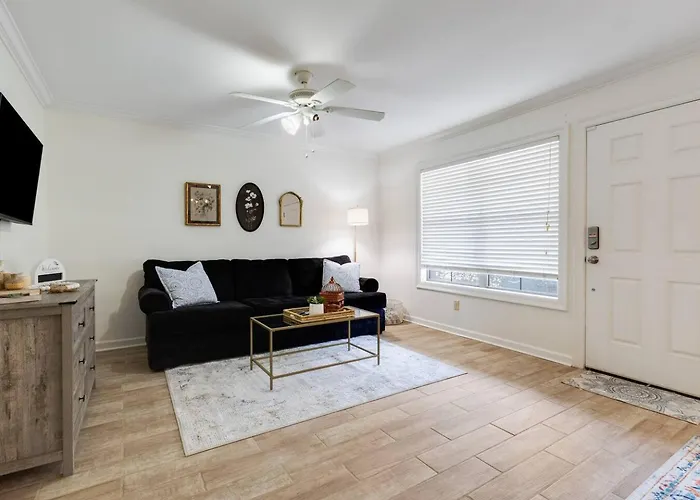 Cozy 1br W/balcony - Near Ul & Ochsner Apartment *
