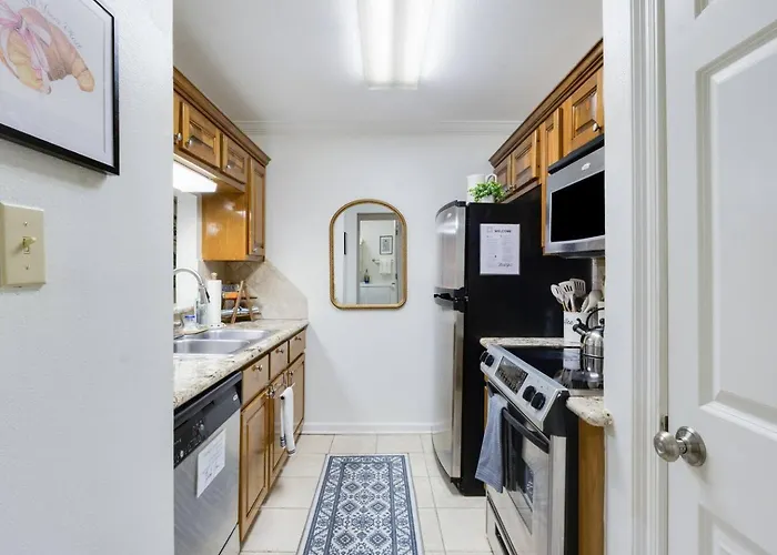 Cozy 1br W/balcony - Near Ul & Ochsner *