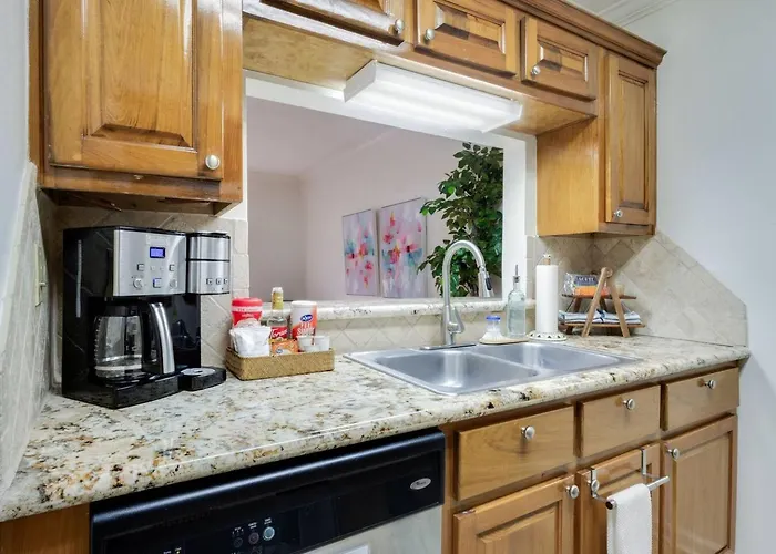 Apartment Cozy 1br W/balcony - Near Ul & Ochsner Lafayette