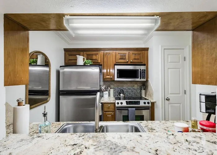 Cozy 1br W/balcony - Near Ul & Ochsner