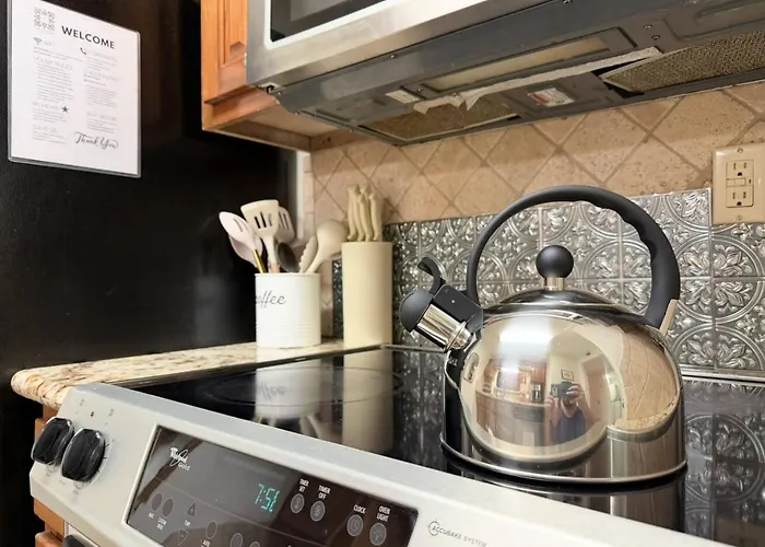 Apartment Cozy 1br W/balcony - Near Ul & Ochsner *