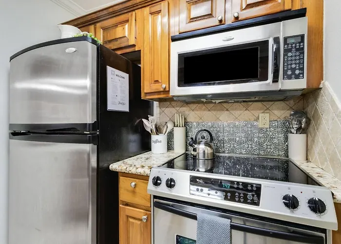 Apartment Cozy 1br W/balcony - Near Ul & Ochsner Lafayette