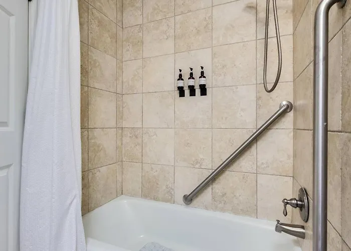 Cozy 1br W/balcony - Near Ul & Ochsner *