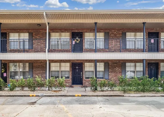 Cozy 1br W/balcony - Near Ul & Ochsner Apartment *