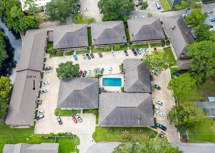 Cozy 1br W/balcony - Near Ul & Ochsner Apartment